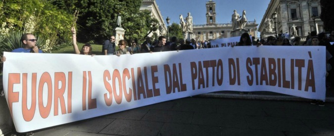 Foto LaPresse
17-10-2013 Roma, Italia
cronaca
Sit-in di protesta, Il welfare non è un lusso, contro i tagli alle politiche sociali delle associazioni di servizi per giovani, disabili, anziani, stranieri e persone in povertà. Scalinata del CampidoglioNella foto: momenti della manifestazione